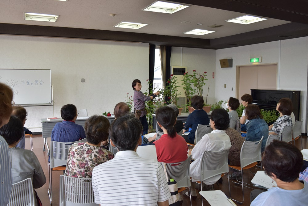 埼玉県日高市にてバラのお手入れの講習会をしました